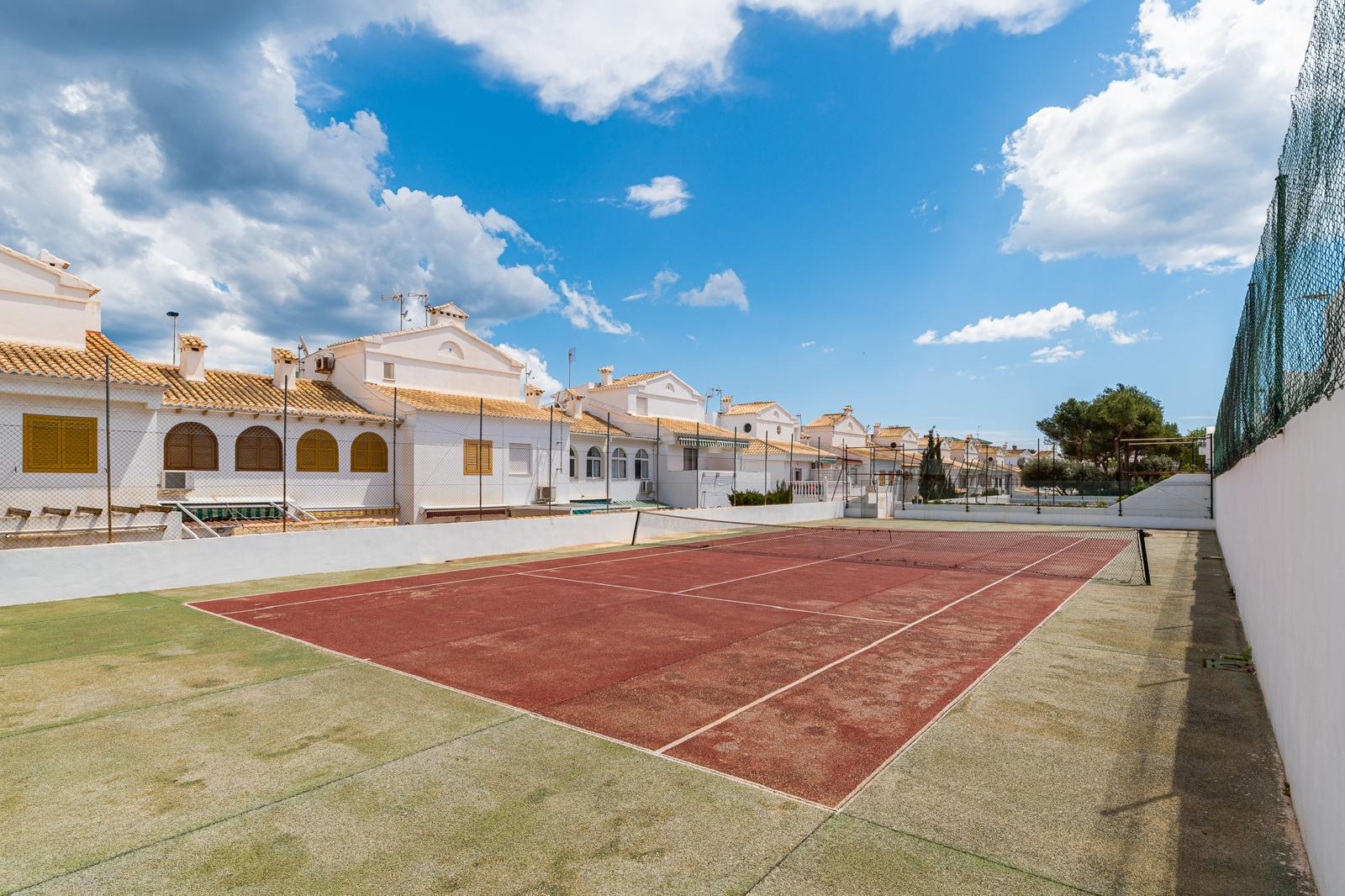 Kort tenisowy 2 w kompleksie w La Mata